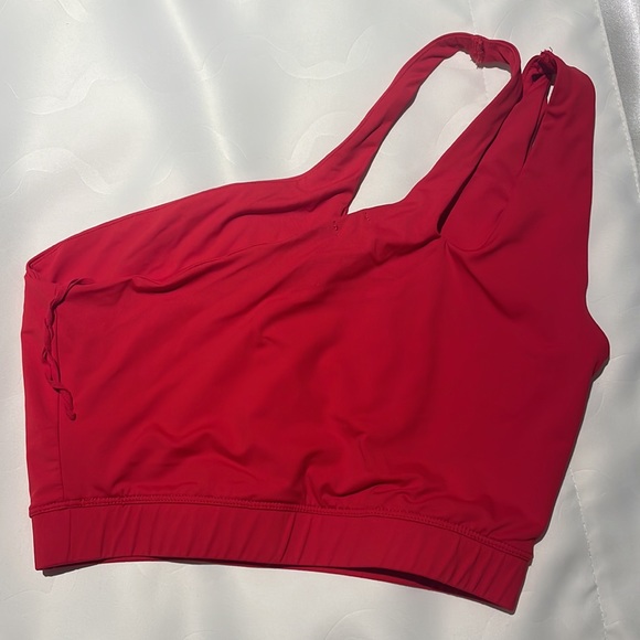 Asymmetrical red crop top ♥️ - Picture 4 of 6